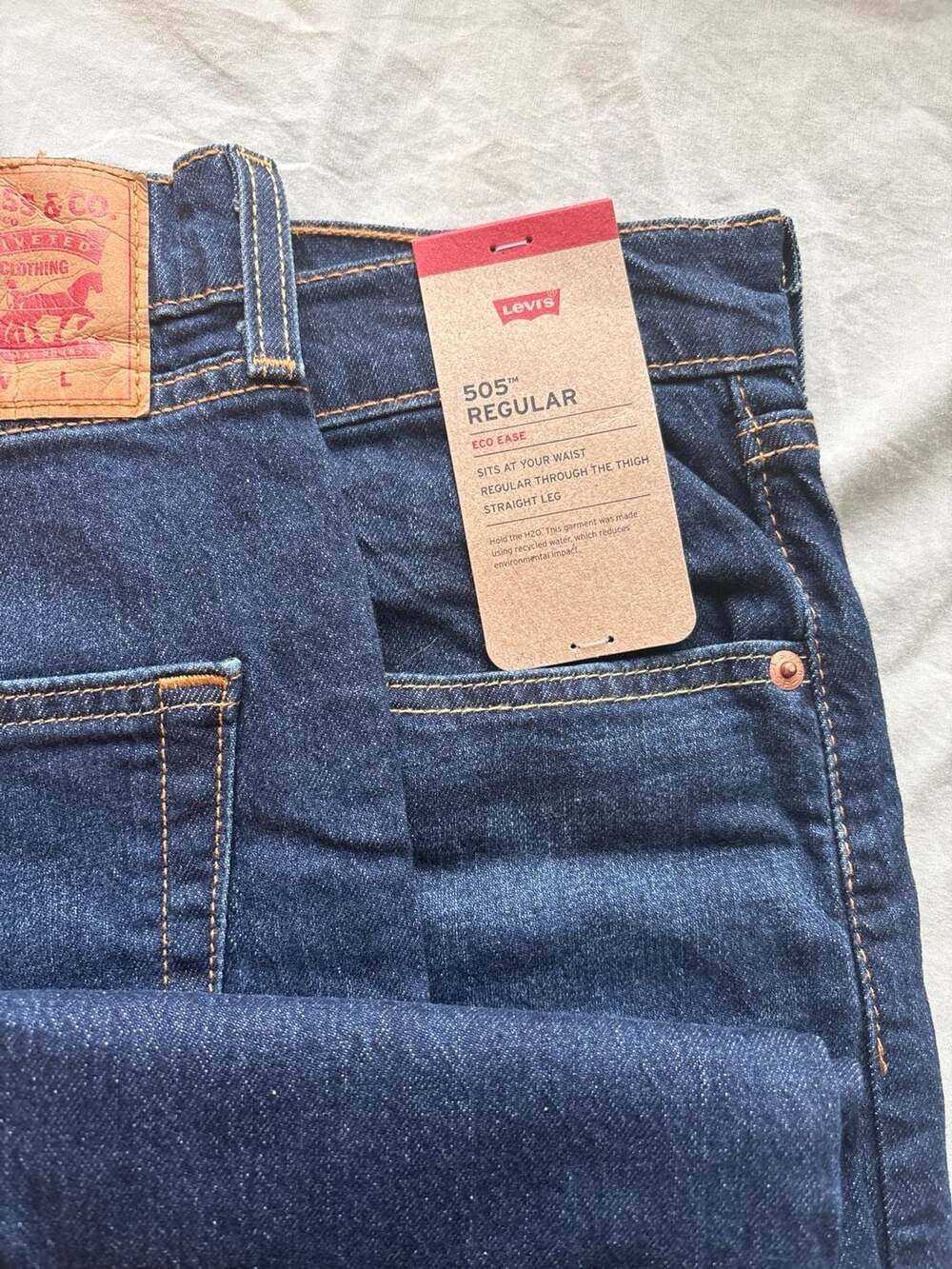 Levi's - Picture 2 of 3